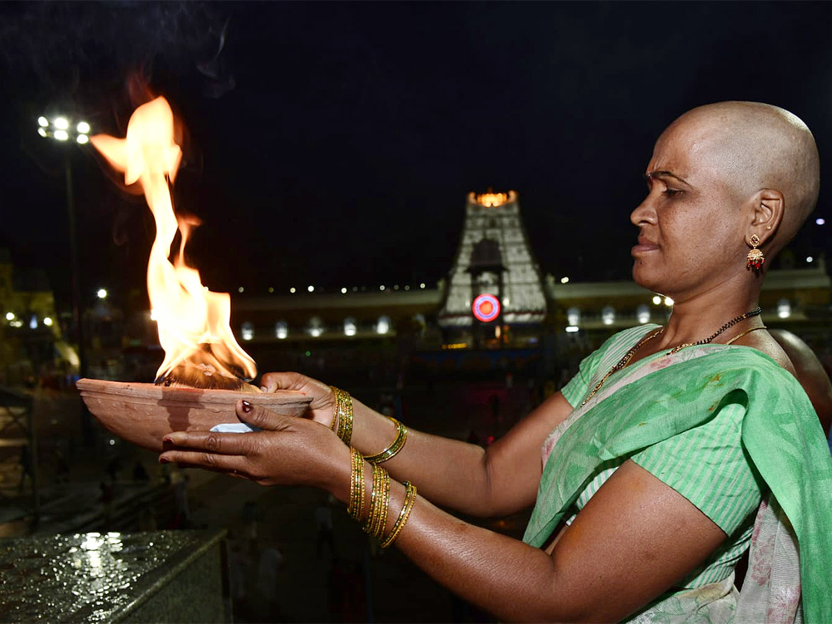 Karthika Pournami Devotees Rush At Kapila Theertham In Tirupati - Sakshi14