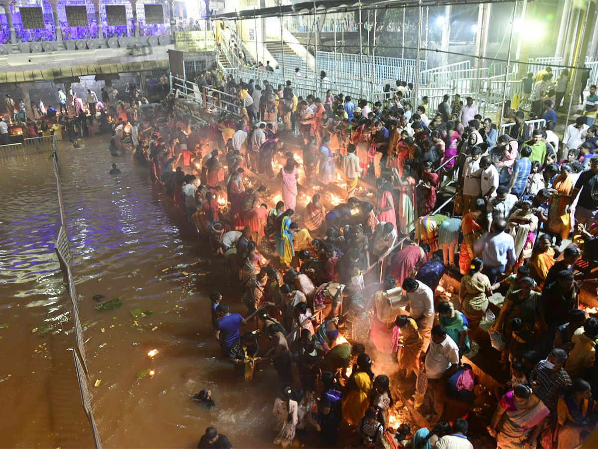 Karthika Pournami Devotees Rush At Kapila Theertham In Tirupati - Sakshi2