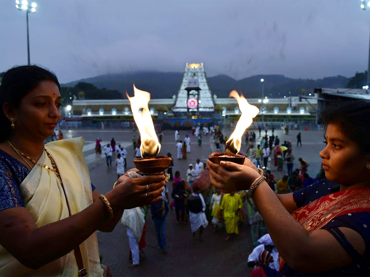 Karthika Pournami Devotees Rush At Kapila Theertham In Tirupati - Sakshi9
