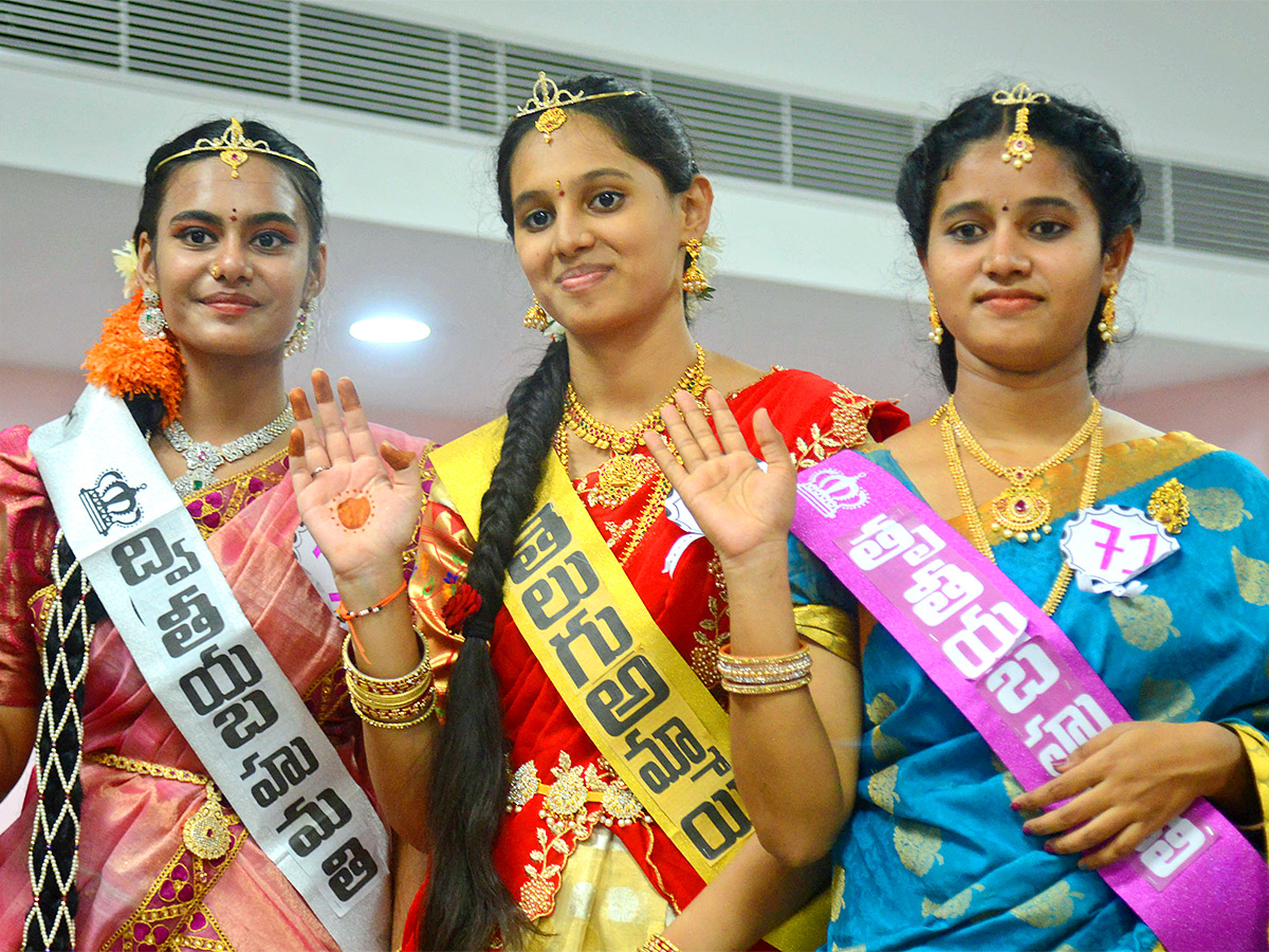 Telugu Ammayi Fashion Show in Maris Stella College Vijayawada - Sakshi4