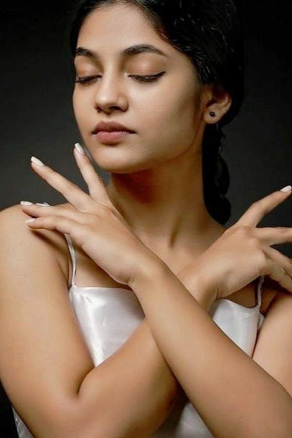 Love Today Movie Fame Actress ivana Photos - Sakshi8
