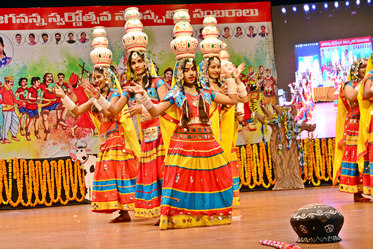 Jagananna Swarnotsava Samskruthika Sambaralu In East Godavari - Sakshi3