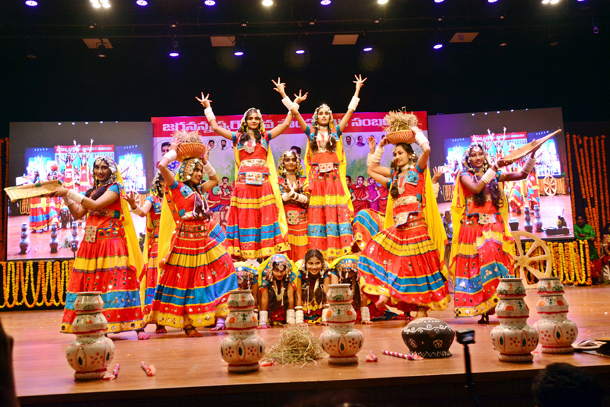 Jagananna Swarnotsava Samskruthika Sambaralu In East Godavari - Sakshi5