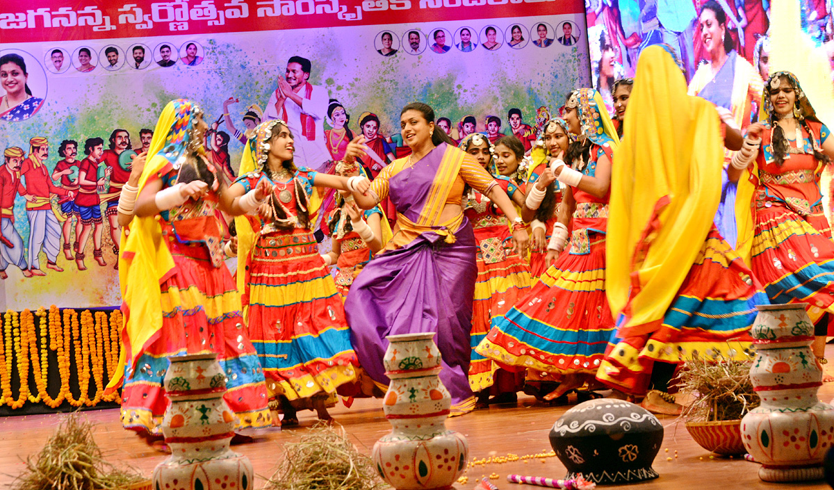 Jagananna Swarnotsava Samskruthika Sambaralu In East Godavari - Sakshi9