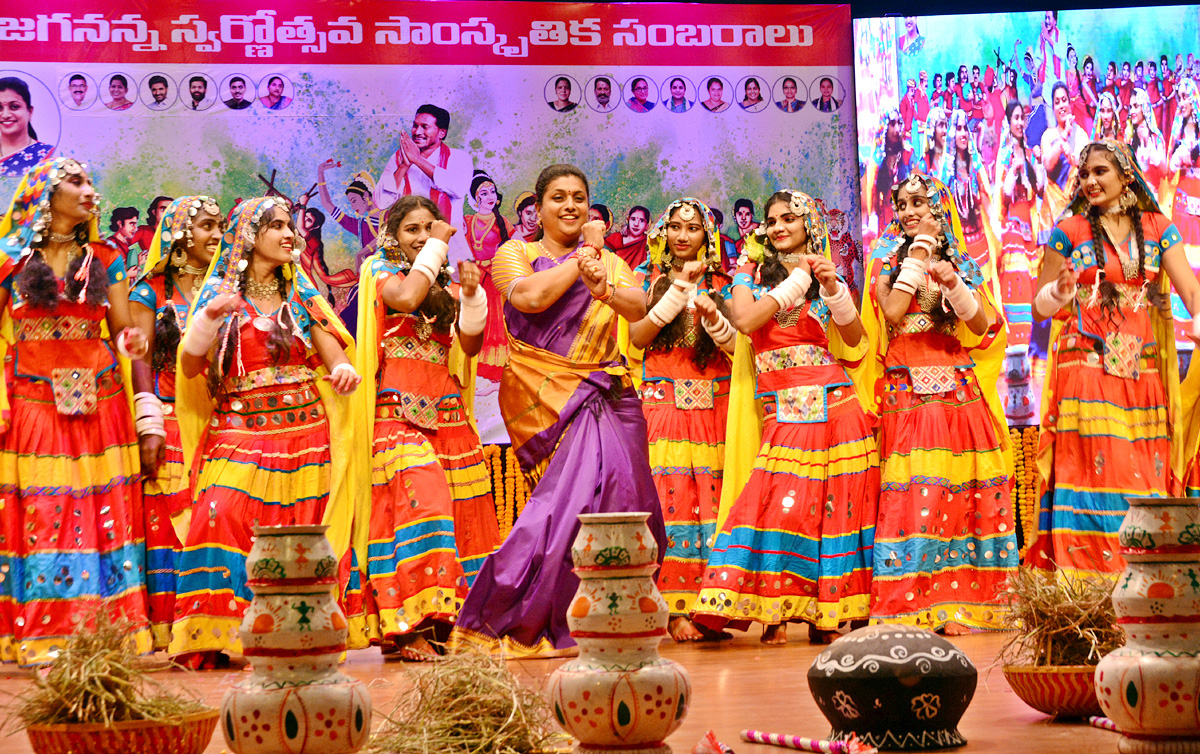 Jagananna Swarnotsava Samskruthika Sambaralu In East Godavari - Sakshi10