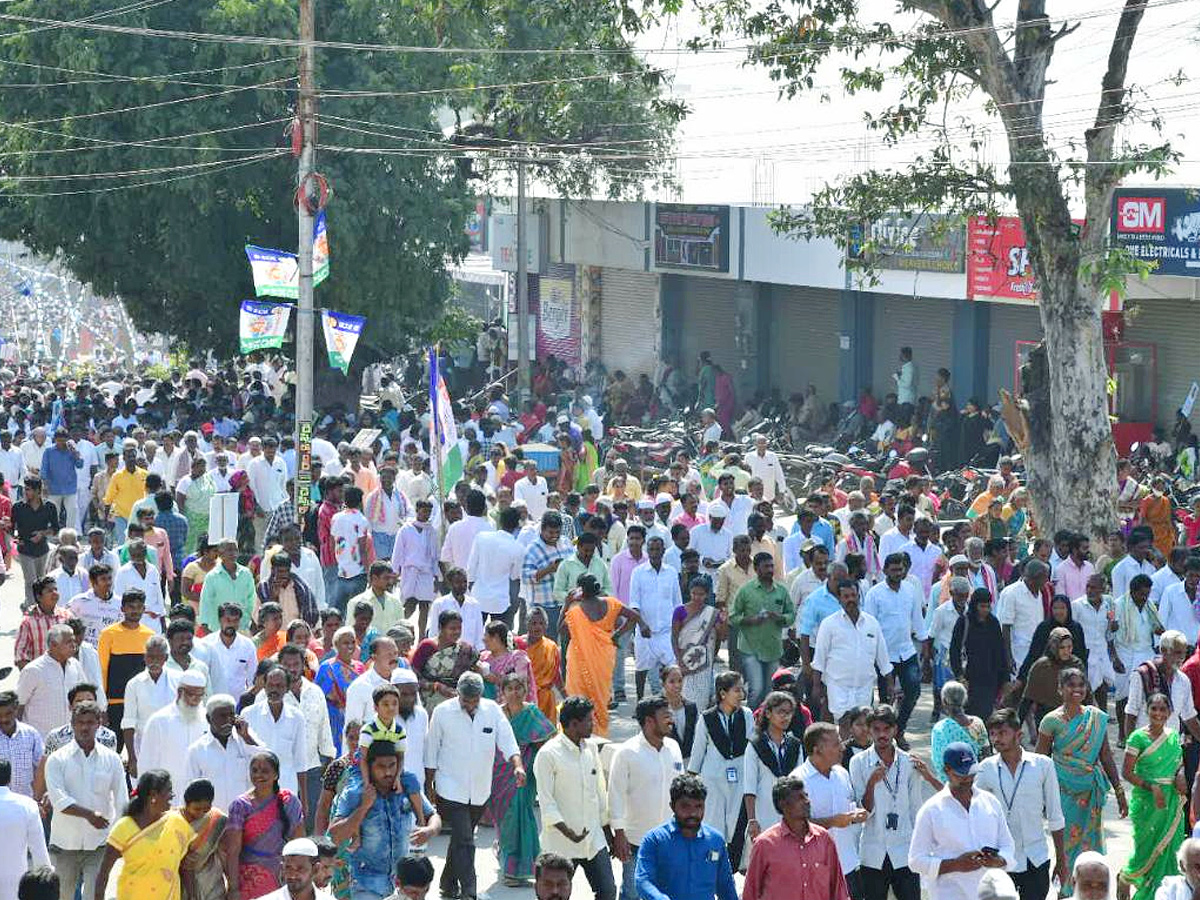 CM Jagan Participated in Jagananna Vidya Deevena at Madanapalle Photo Gallery - Sakshi12