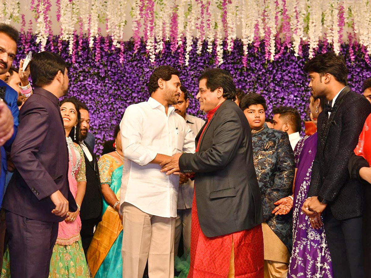 CM YS Jagan Attends Ali Daughter Reception Pics - Sakshi1
