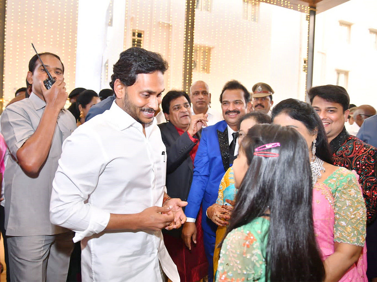 CM YS Jagan Attends Ali Daughter Reception Pics - Sakshi10