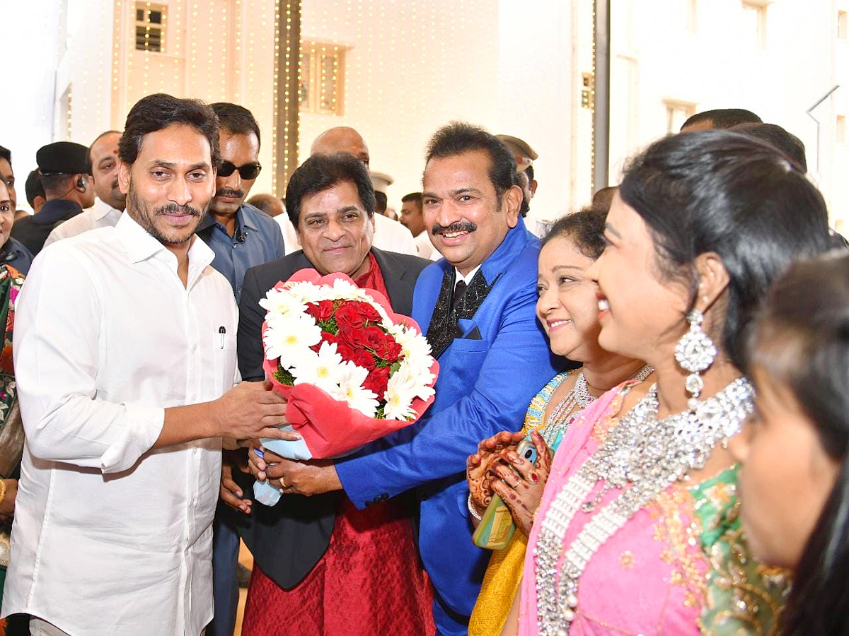 CM YS Jagan Attends Ali Daughter Reception Pics - Sakshi11