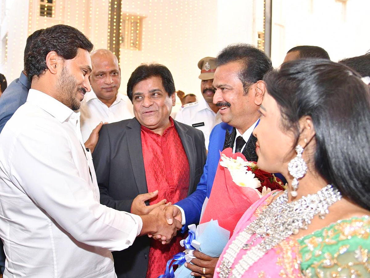 CM YS Jagan Attends Ali Daughter Reception Pics - Sakshi13