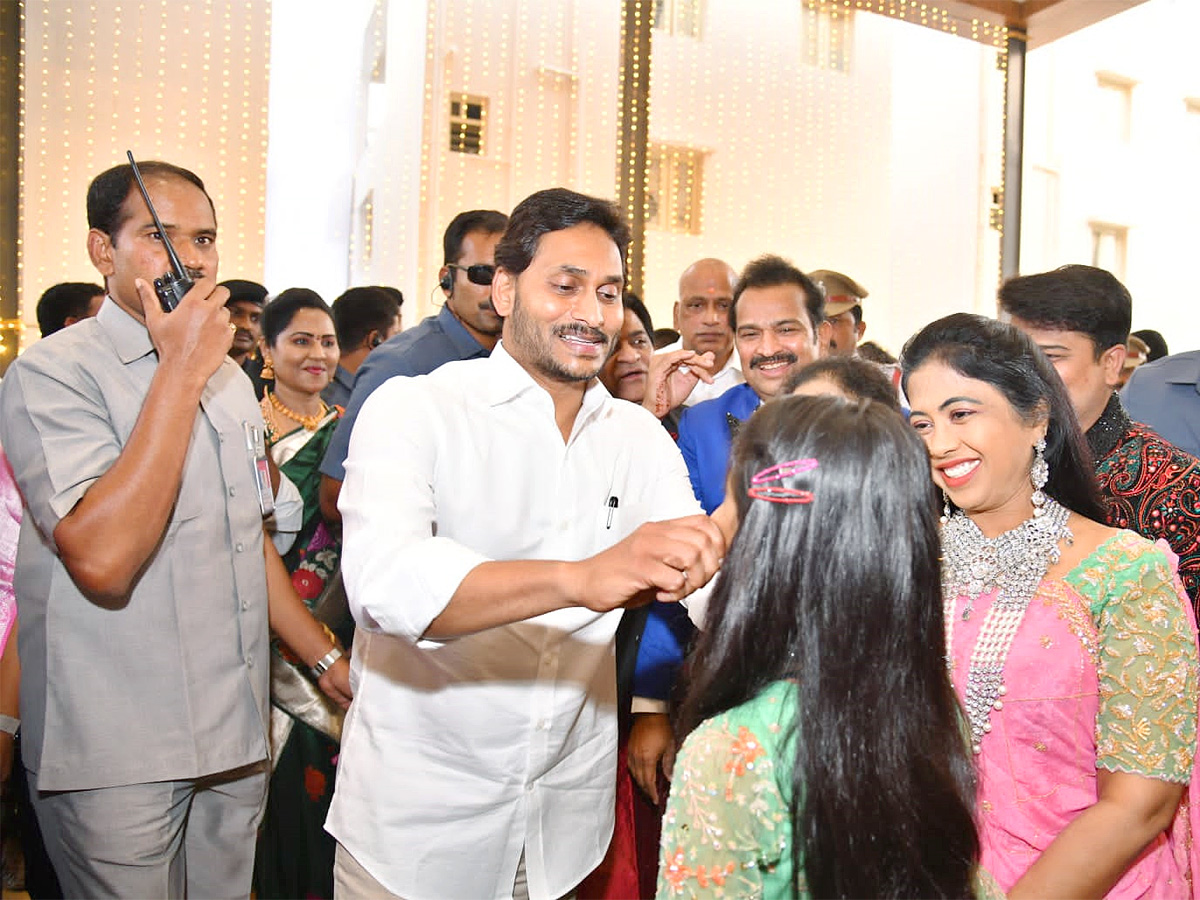 CM YS Jagan Attends Ali Daughter Reception Pics - Sakshi14