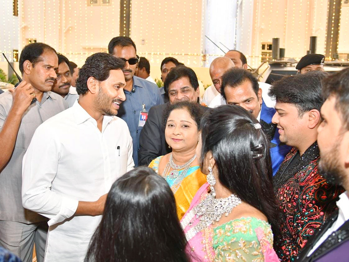CM YS Jagan Attends Ali Daughter Reception Pics - Sakshi16