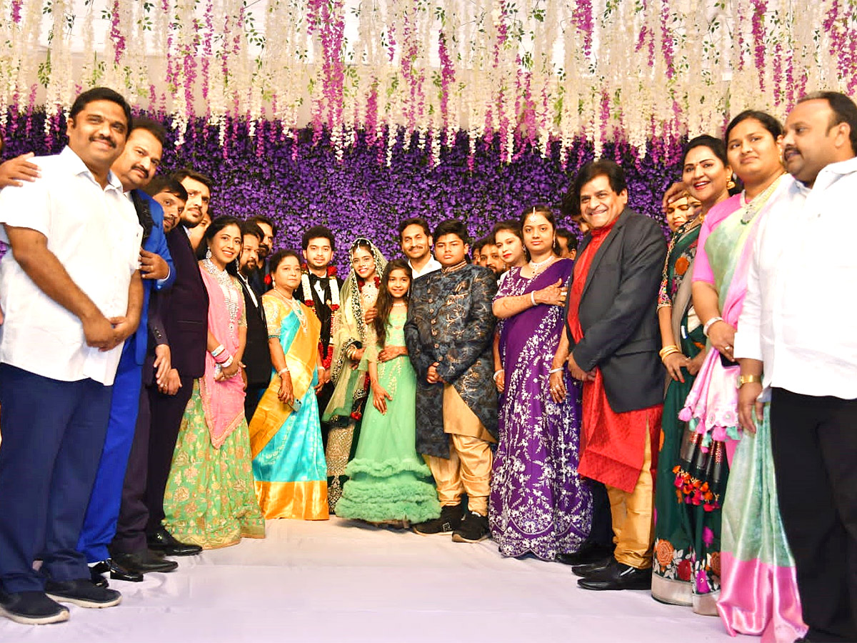 CM YS Jagan Attends Ali Daughter Reception Pics - Sakshi2
