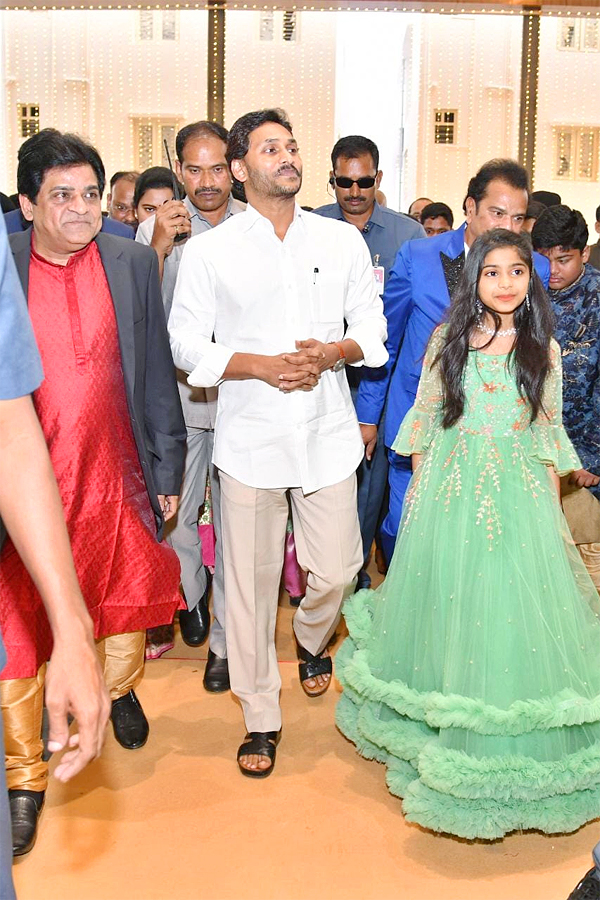 CM YS Jagan Attends Ali Daughter Reception Pics - Sakshi21