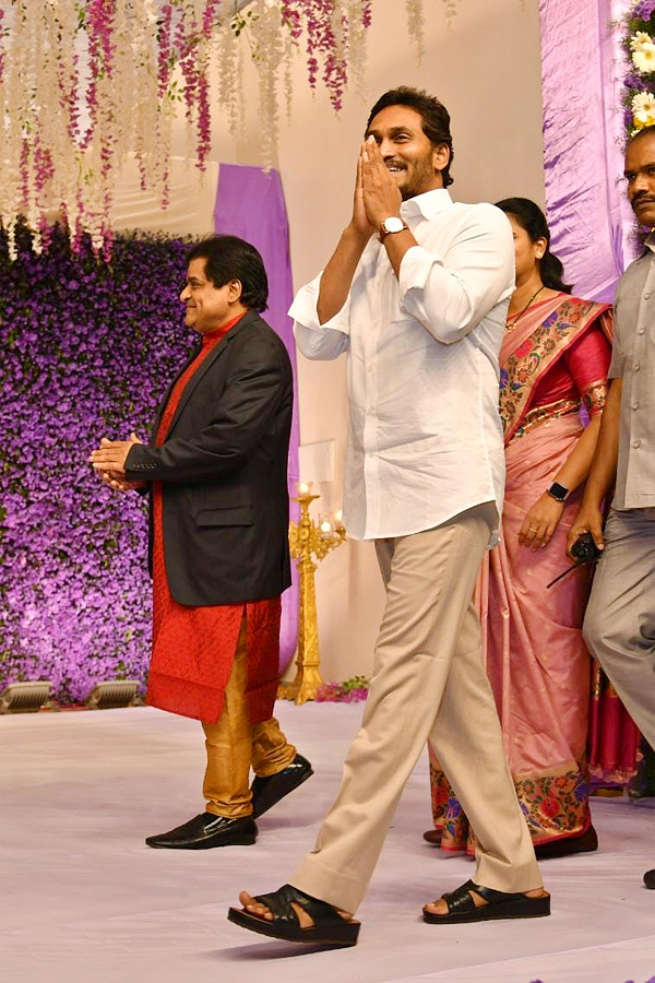 CM YS Jagan Attends Ali Daughter Reception Pics - Sakshi22
