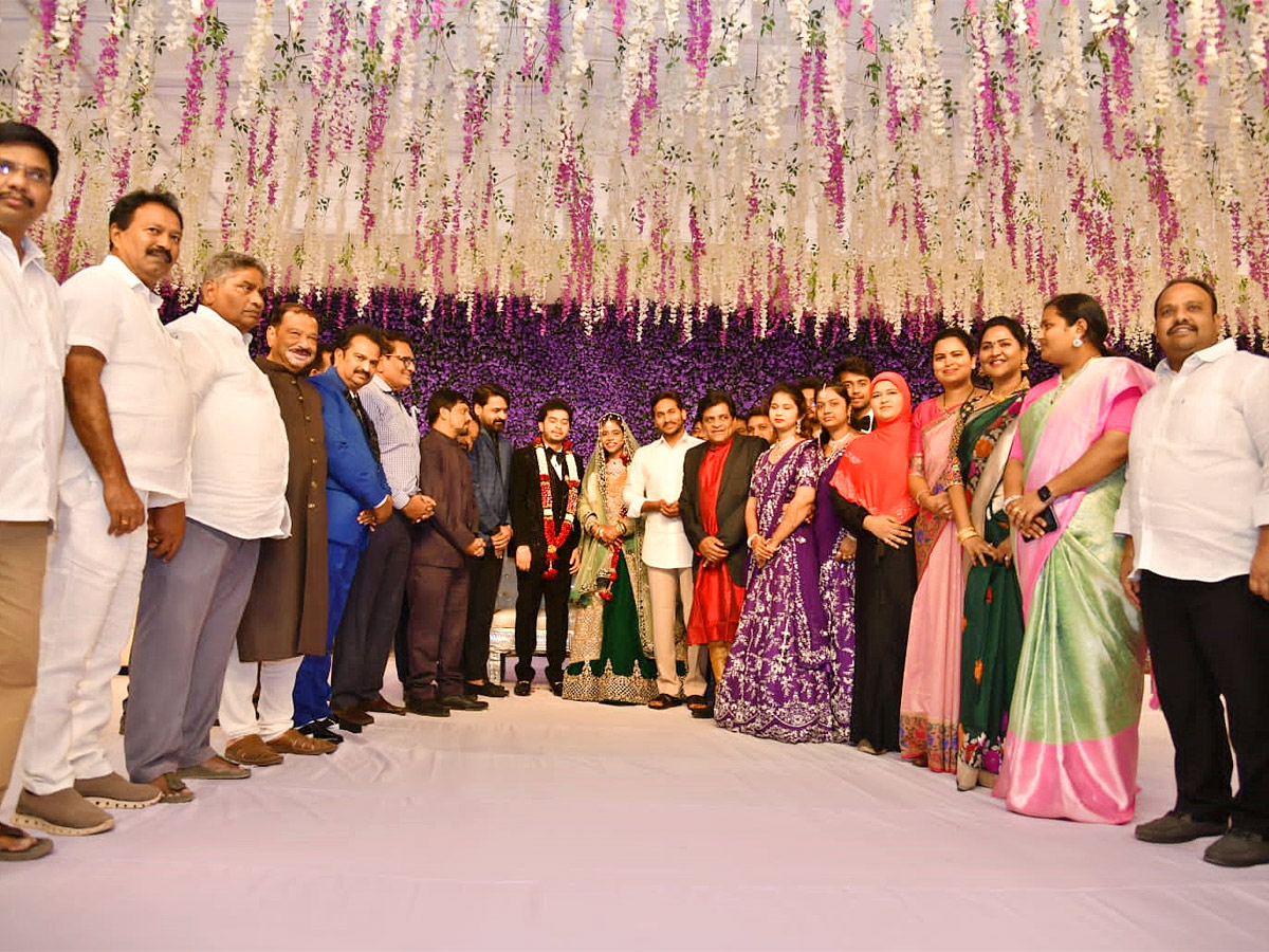 CM YS Jagan Attends Ali Daughter Reception Pics - Sakshi3