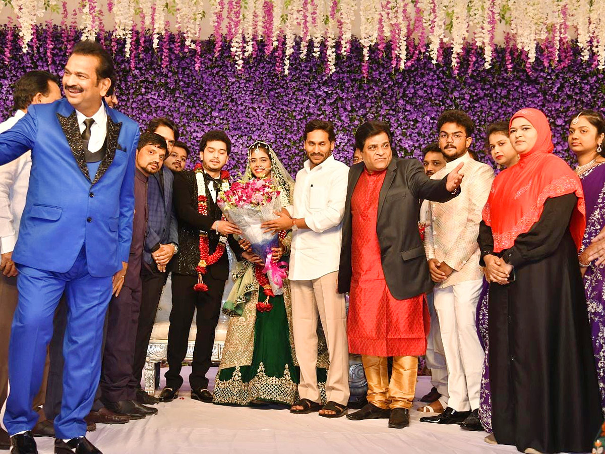 CM YS Jagan Attends Ali Daughter Reception Pics - Sakshi4