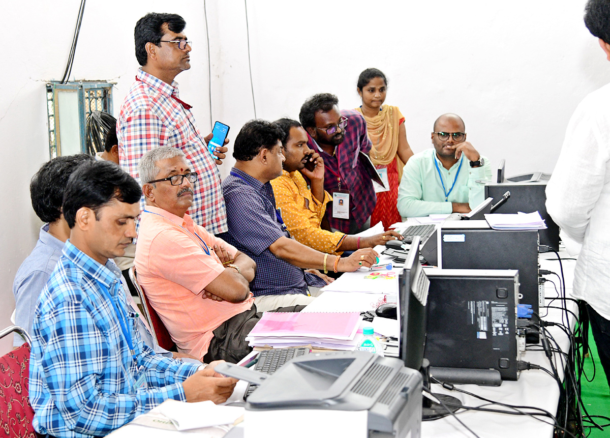Munugode Bypoll Results 2022 Photos - Sakshi16