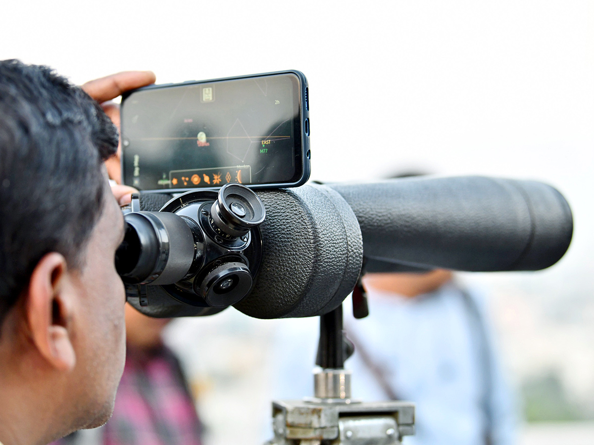 Lunar Eclipse Chandra Grahan 2022 In Telugu States Photos Surfaced - Sakshi14