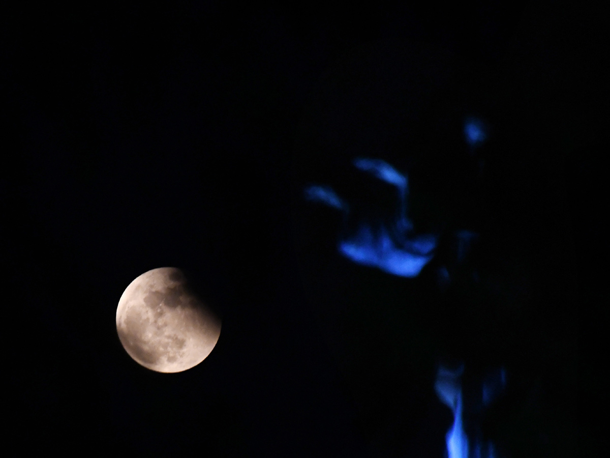 Lunar Eclipse Chandra Grahan 2022 In Telugu States Photos Surfaced - Sakshi18