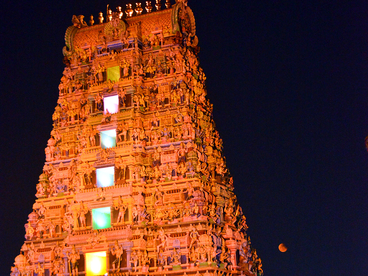 Lunar Eclipse Chandra Grahan 2022 In Telugu States Photos Surfaced - Sakshi22