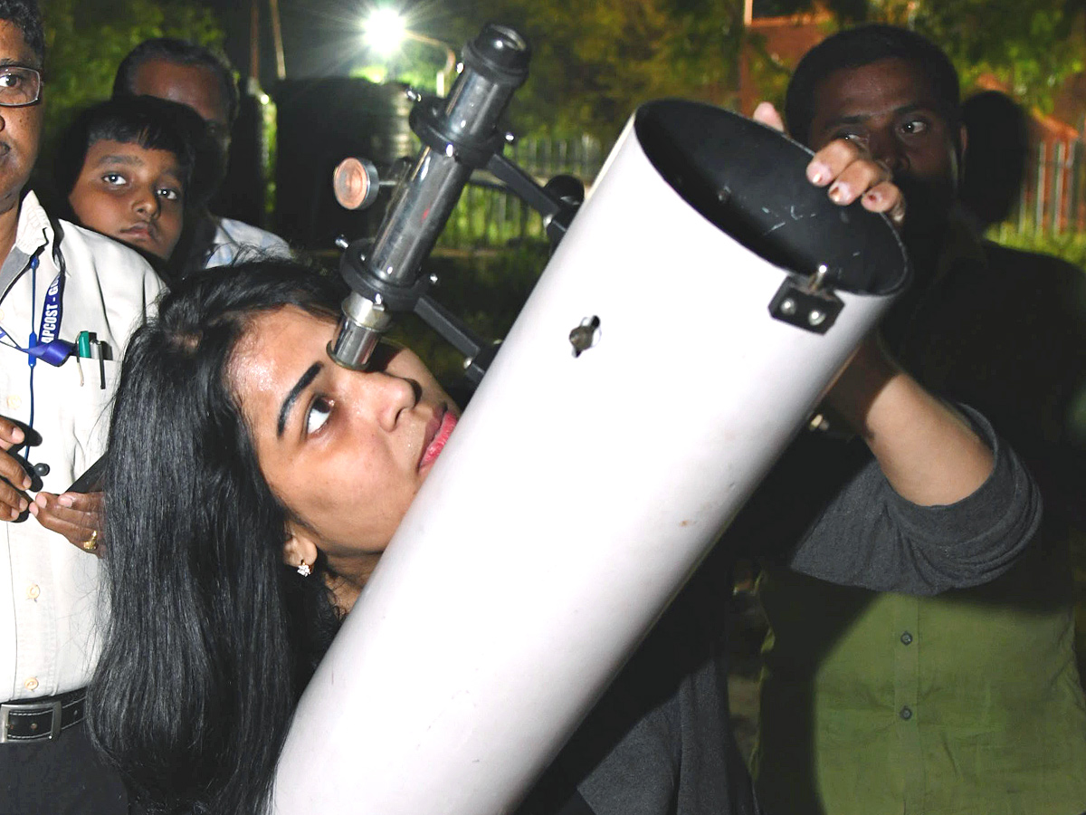 Lunar Eclipse Chandra Grahan 2022 In Telugu States Photos Surfaced - Sakshi26