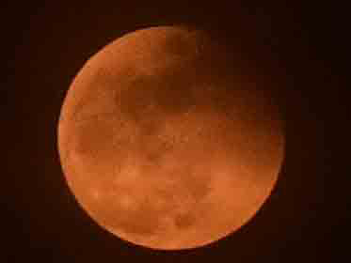 Lunar Eclipse Chandra Grahan 2022 In Telugu States Photos Surfaced - Sakshi29