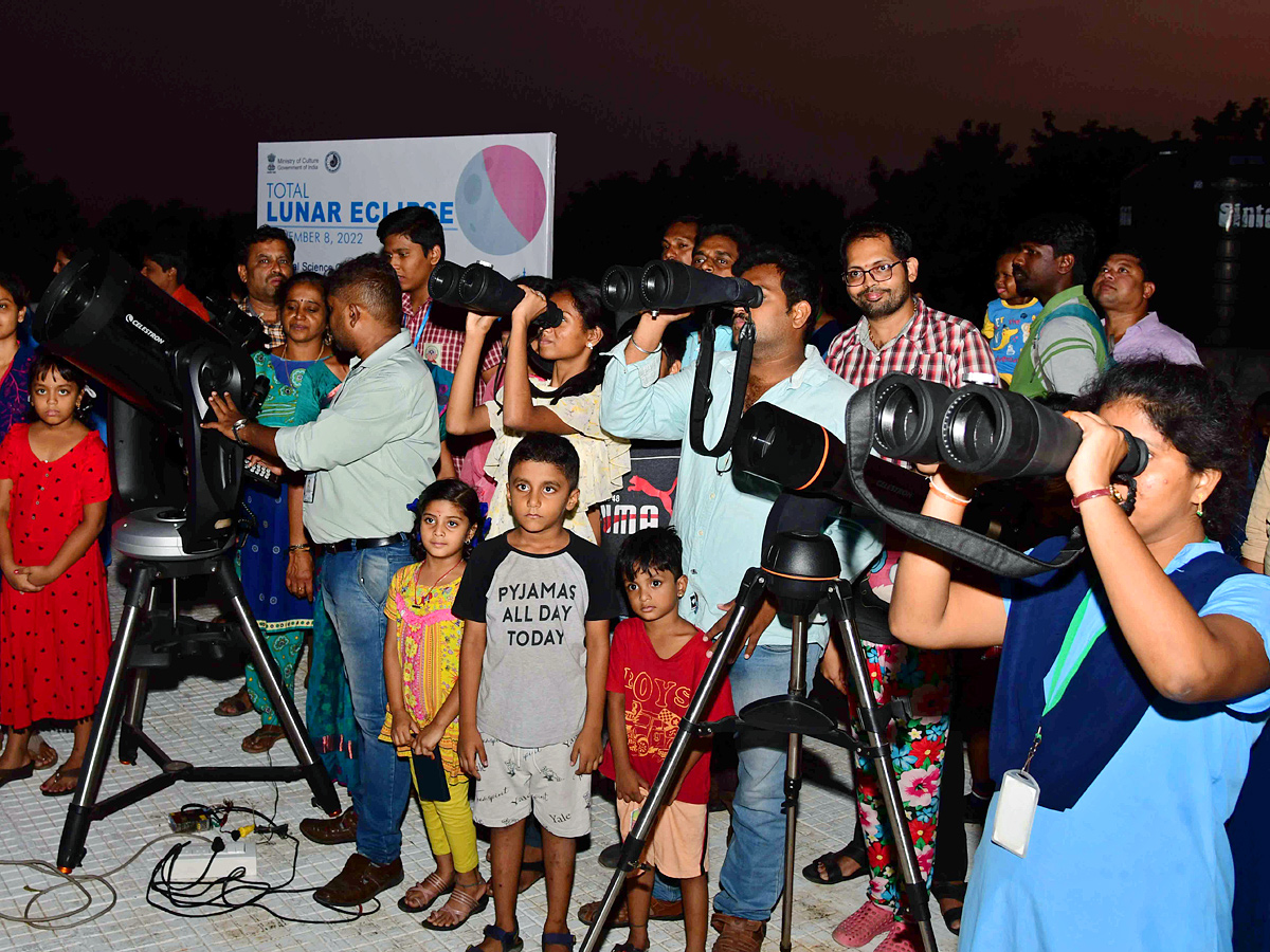 Lunar Eclipse Chandra Grahan 2022 In Telugu States Photos Surfaced - Sakshi30
