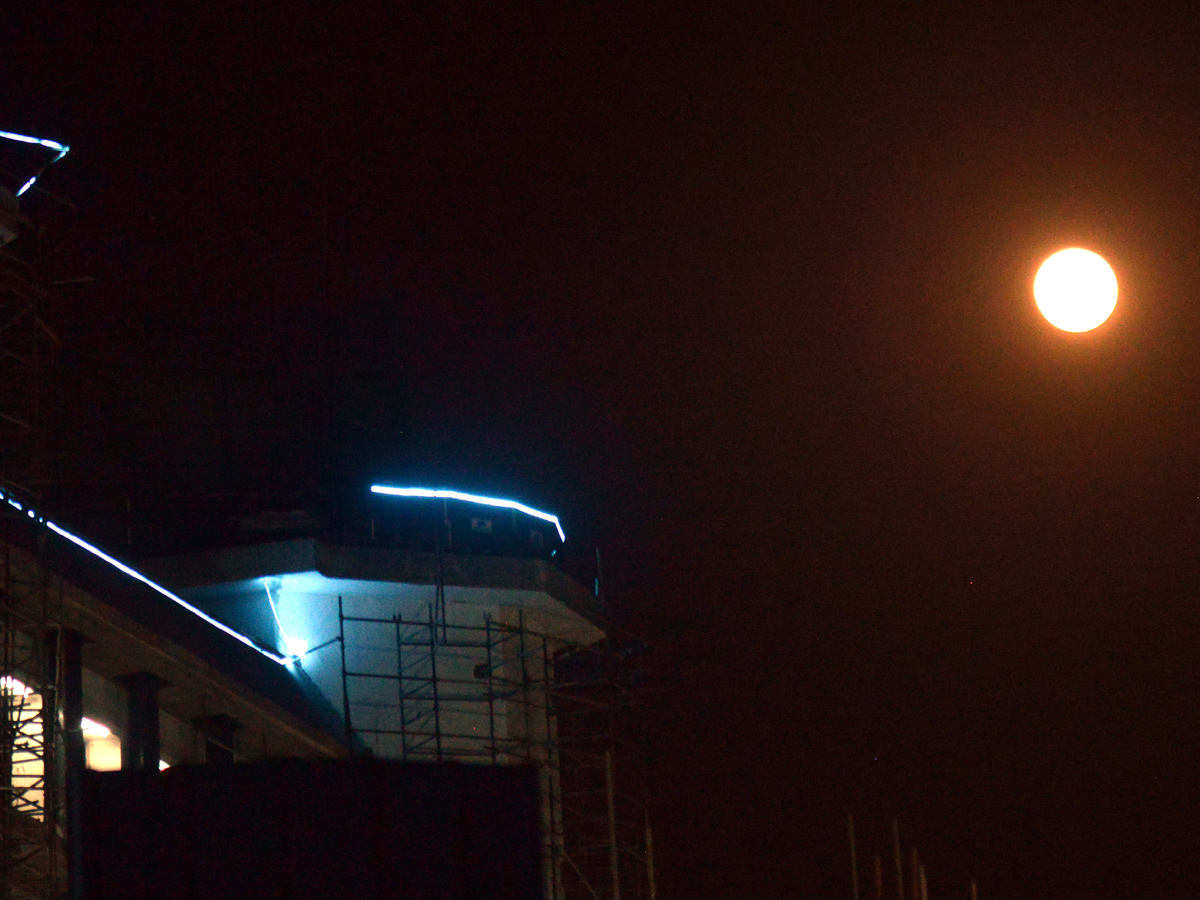 Lunar Eclipse Chandra Grahan 2022 In Telugu States Photos Surfaced - Sakshi35