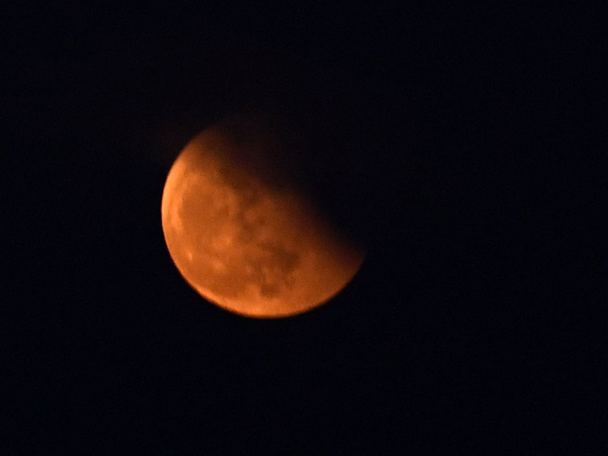 Lunar Eclipse Chandra Grahan 2022 In Telugu States Photos Surfaced - Sakshi8
