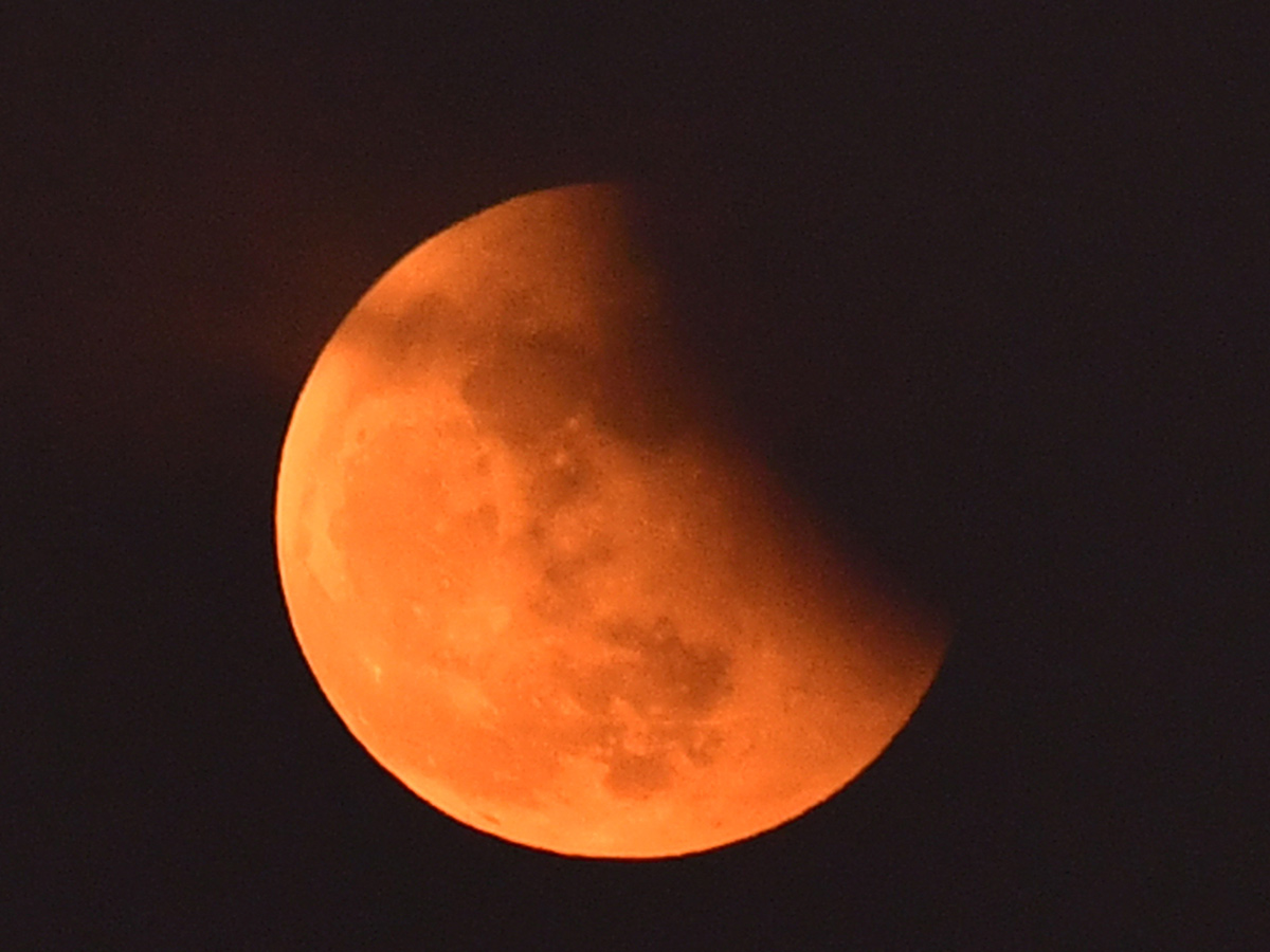 Lunar Eclipse Chandra Grahan 2022 In Telugu States Photos Surfaced - Sakshi10