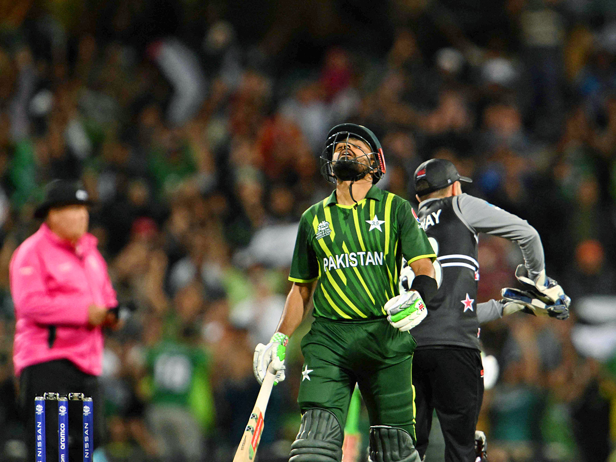 Pakistan beats New Zealand to reach T20 World Cup final Photo Gallery - Sakshi11