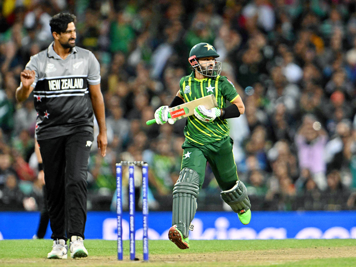Pakistan beats New Zealand to reach T20 World Cup final Photo Gallery - Sakshi12
