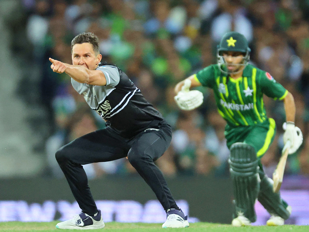 Pakistan beats New Zealand to reach T20 World Cup final Photo Gallery - Sakshi15