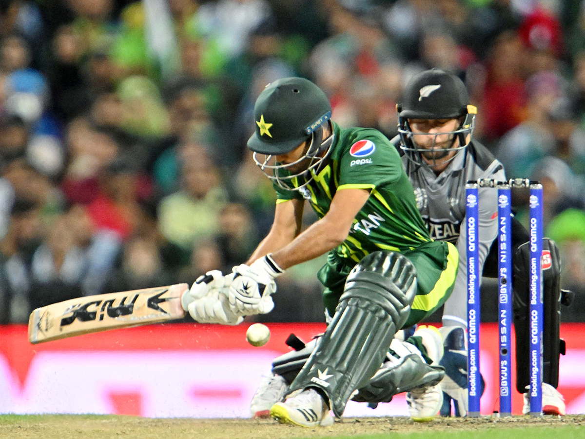 Pakistan beats New Zealand to reach T20 World Cup final Photo Gallery - Sakshi17