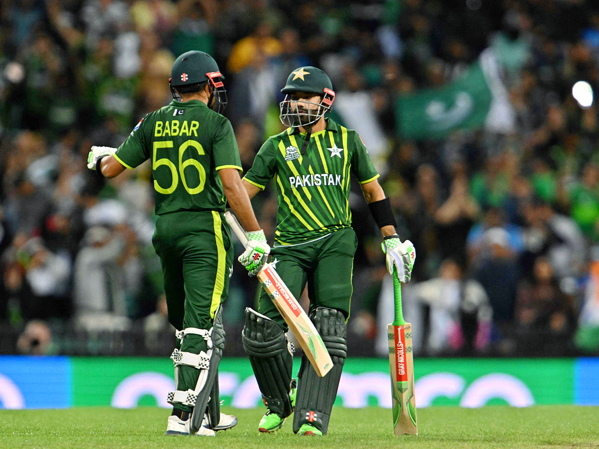 Pakistan beats New Zealand to reach T20 World Cup final Photo Gallery - Sakshi3