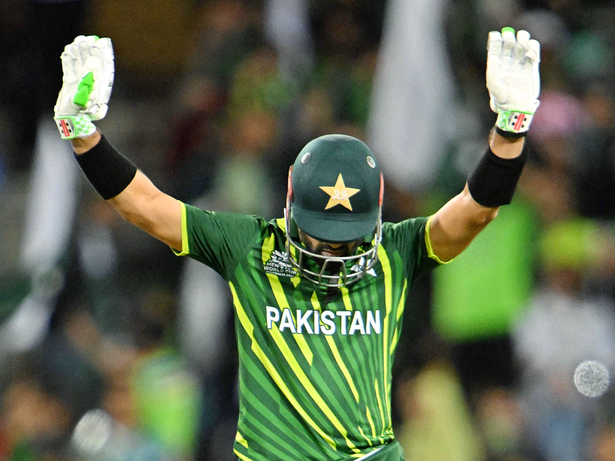 Pakistan beats New Zealand to reach T20 World Cup final Photo Gallery - Sakshi4