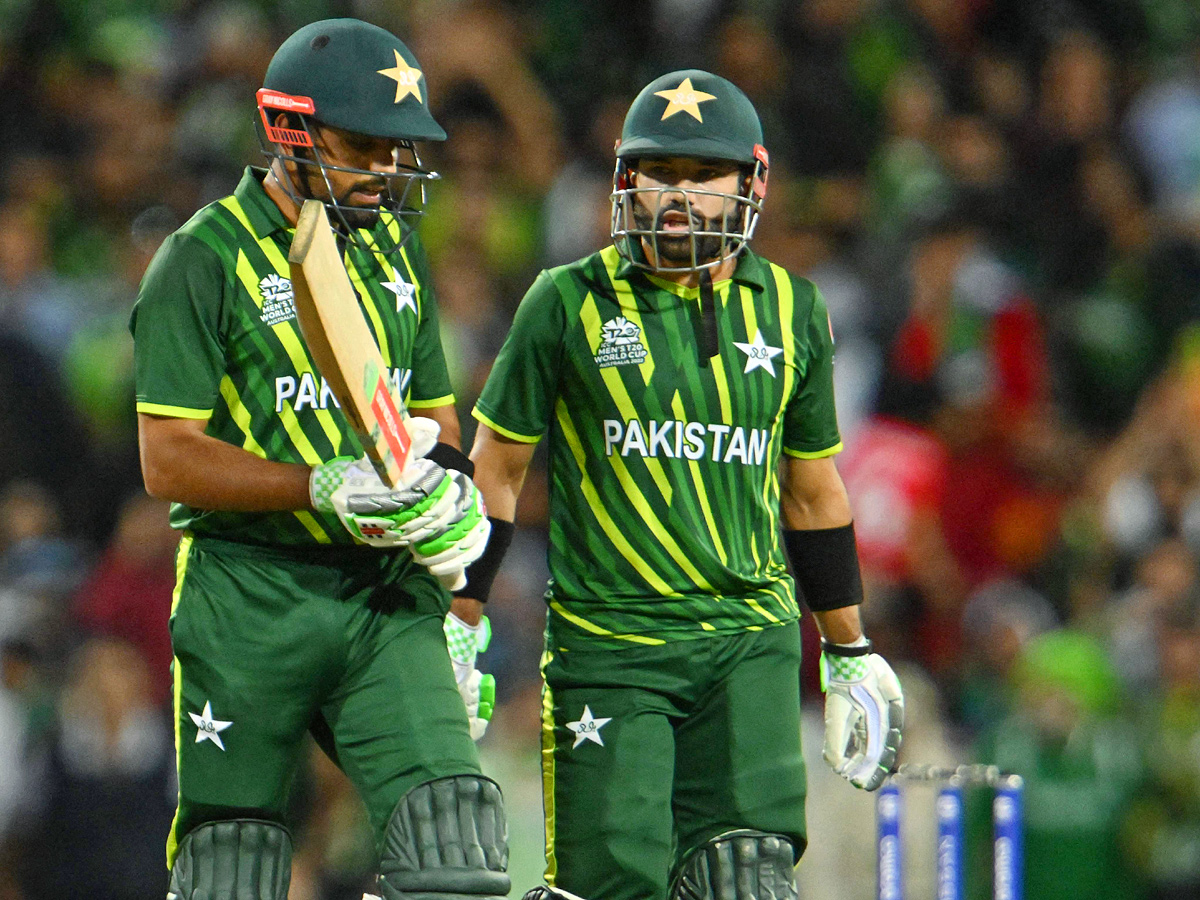Pakistan beats New Zealand to reach T20 World Cup final Photo Gallery - Sakshi6