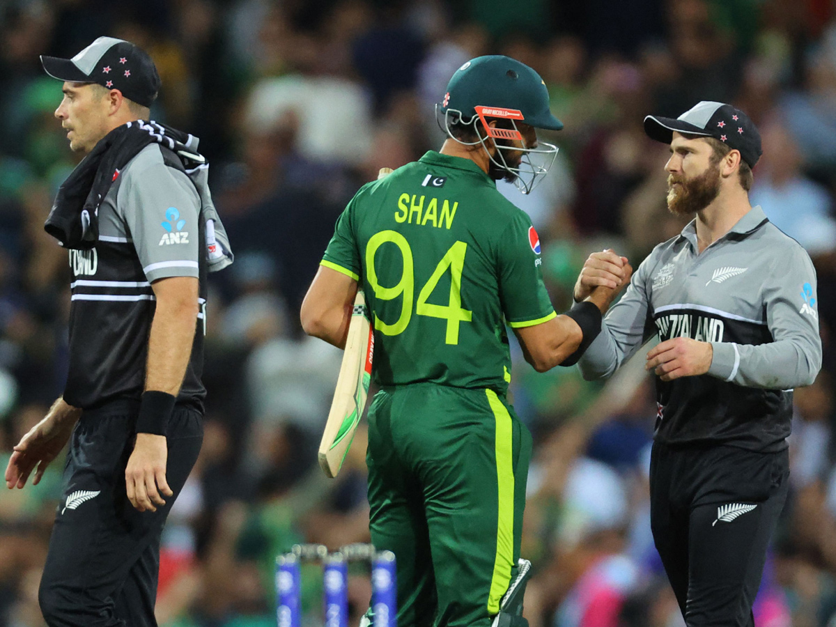 Pakistan beats New Zealand to reach T20 World Cup final Photo Gallery - Sakshi9