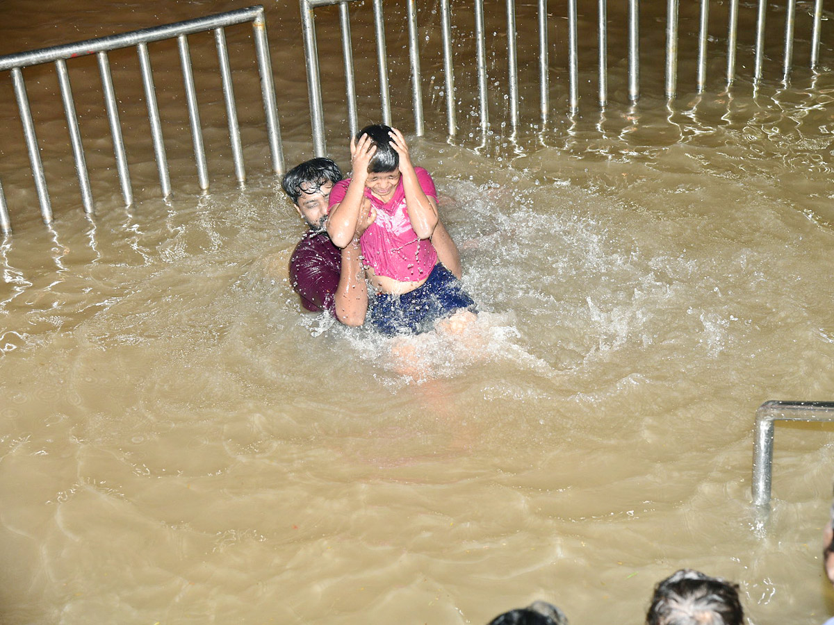 Holy Bath At Thirumala Kapila Theertham After Lunar Eclipse 2022 - Sakshi10