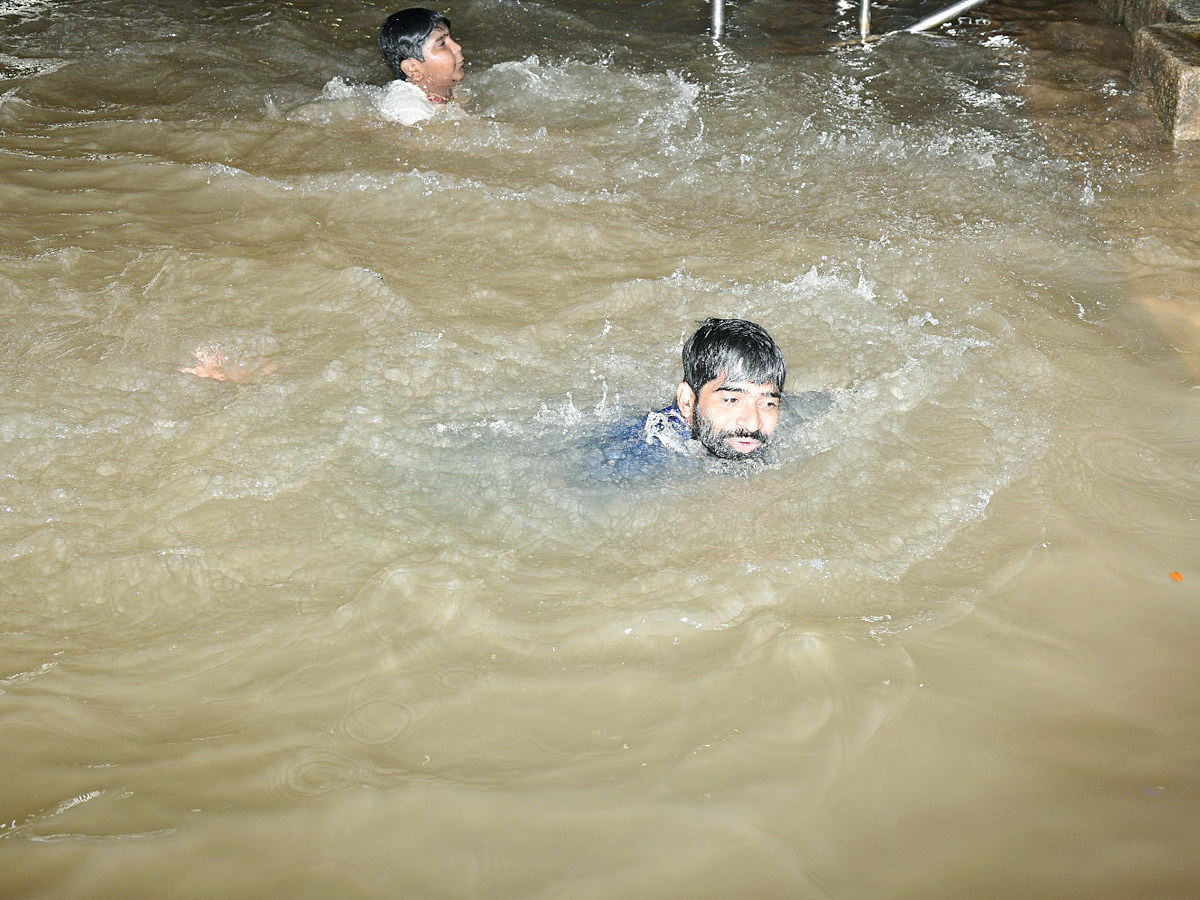 Holy Bath At Thirumala Kapila Theertham After Lunar Eclipse 2022 - Sakshi11