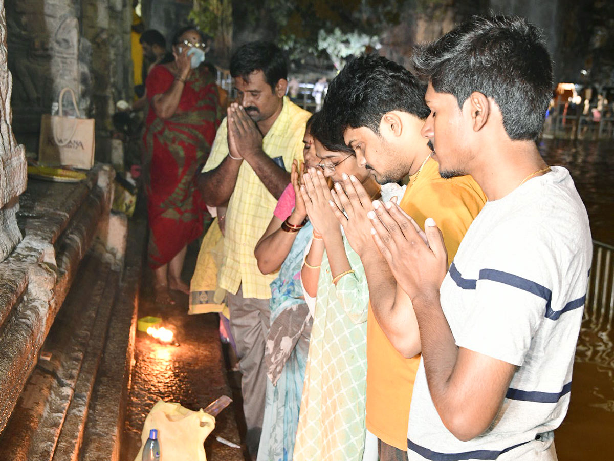 Holy Bath At Thirumala Kapila Theertham After Lunar Eclipse 2022 - Sakshi12