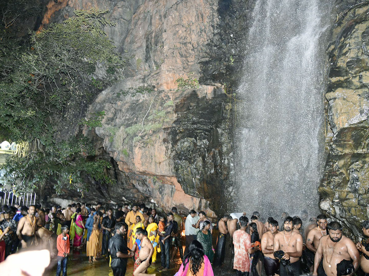 Holy Bath At Thirumala Kapila Theertham After Lunar Eclipse 2022 - Sakshi9