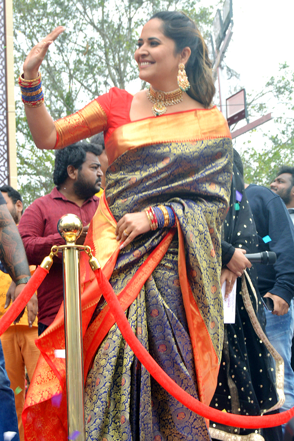 Heroin Mehreen Anasuya Inaugurated Shopping Mall In Ongole - Sakshi11