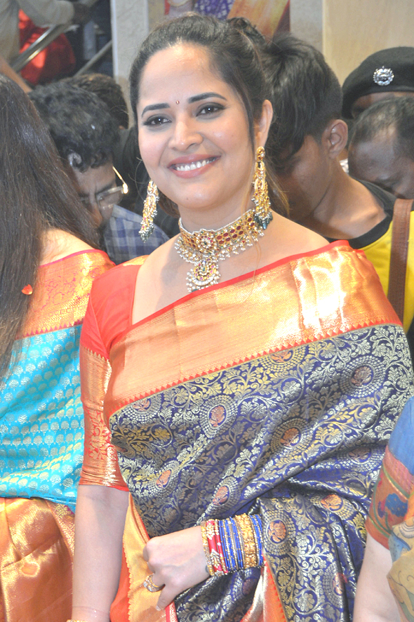 Heroin Mehreen Anasuya Inaugurated Shopping Mall In Ongole - Sakshi16