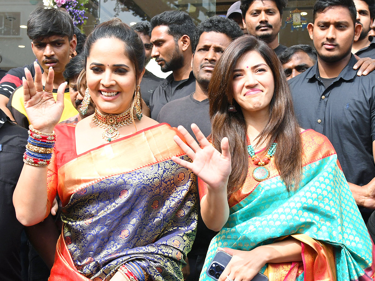 Heroin Mehreen Anasuya Inaugurated Shopping Mall In Ongole - Sakshi2