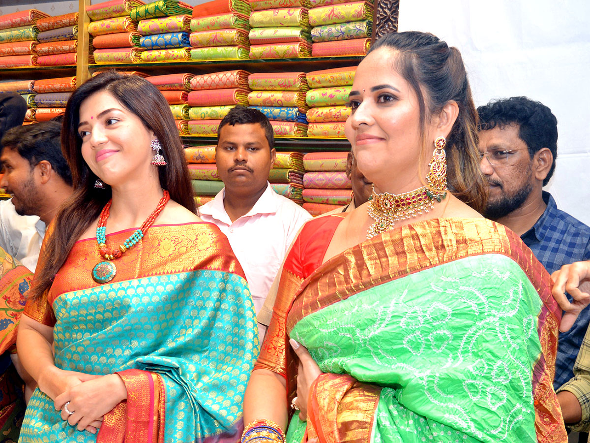 Heroin Mehreen Anasuya Inaugurated Shopping Mall In Ongole - Sakshi5