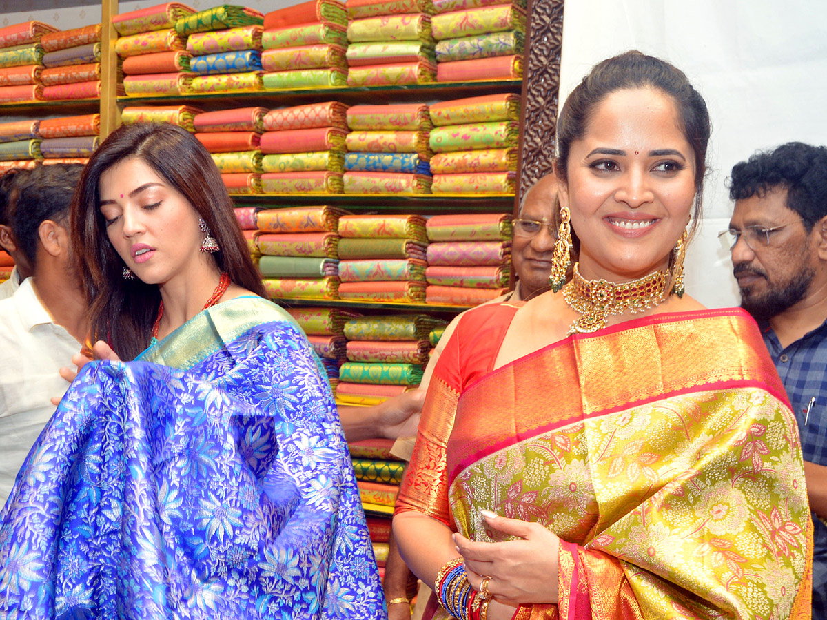 Heroin Mehreen Anasuya Inaugurated Shopping Mall In Ongole - Sakshi6