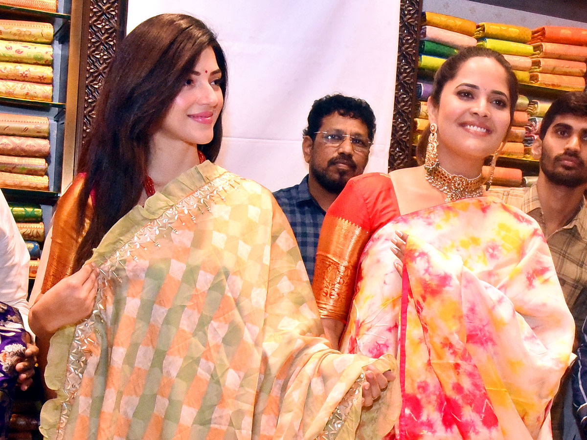 Heroin Mehreen Anasuya Inaugurated Shopping Mall In Ongole - Sakshi7