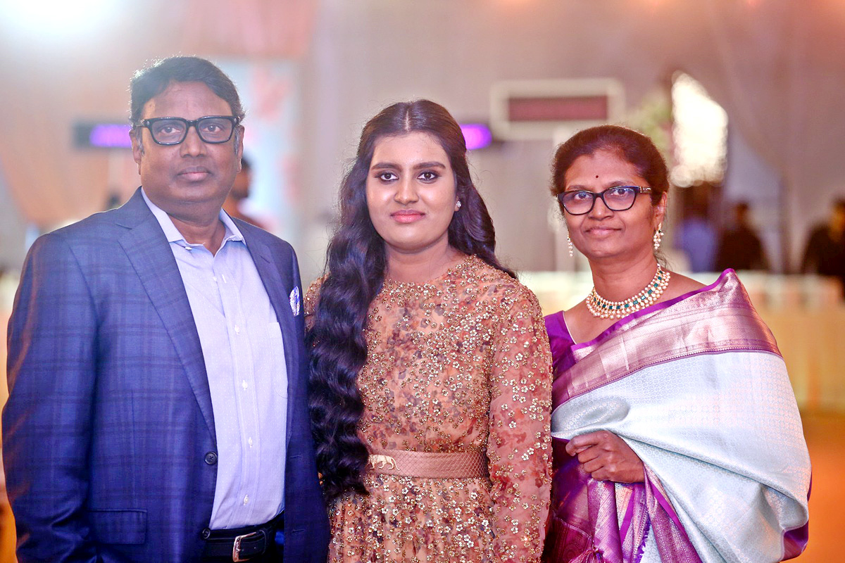 Director Gunasekhar Daughter Neelima Wedding Reception Photos - Sakshi16